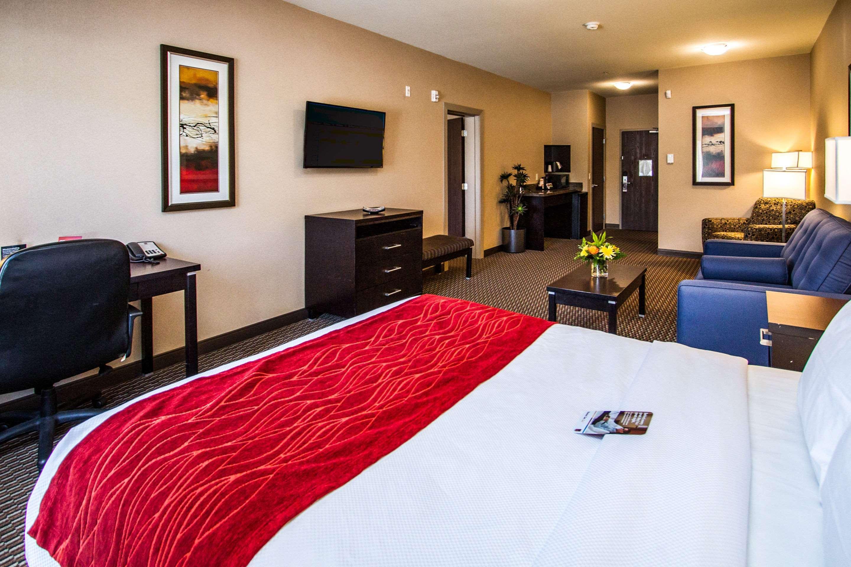 Comfort Suites Kelowna Exterior foto