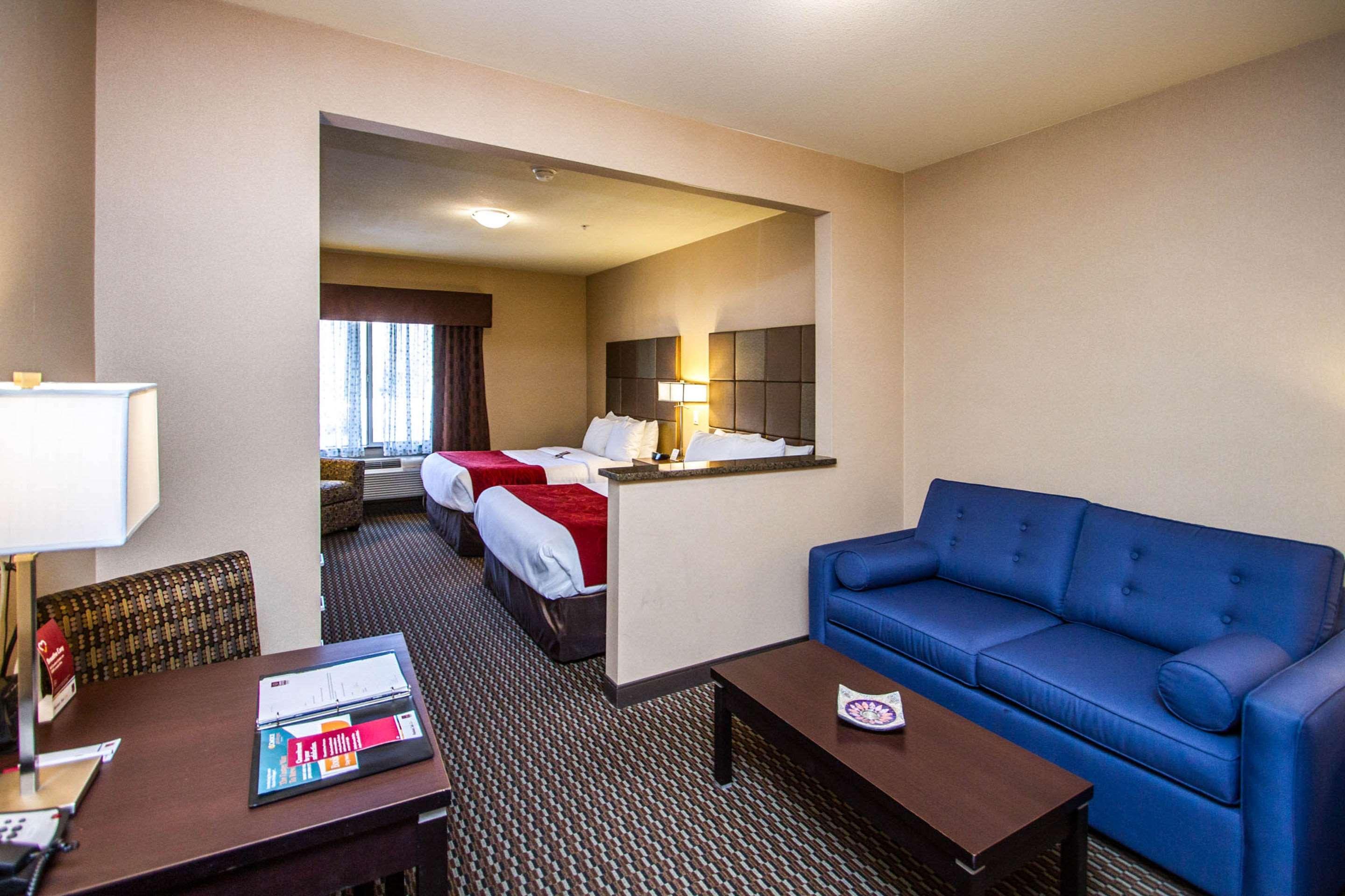 Comfort Suites Kelowna Exterior foto