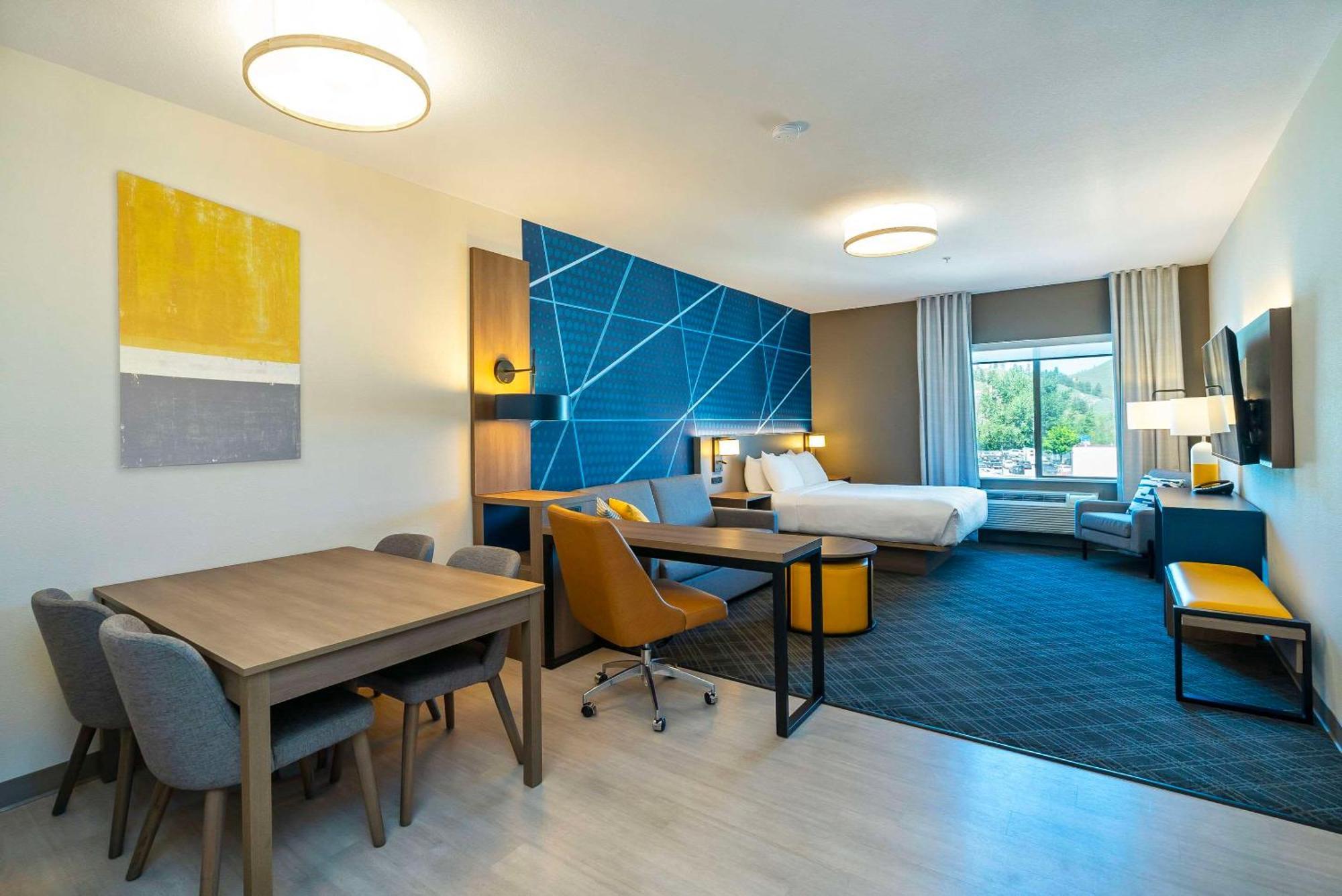 Comfort Suites Kelowna Exterior foto