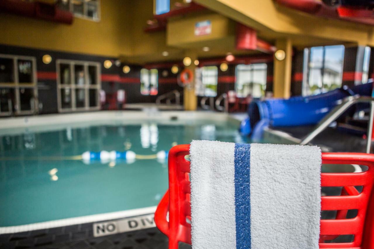 Comfort Suites Kelowna Exterior foto